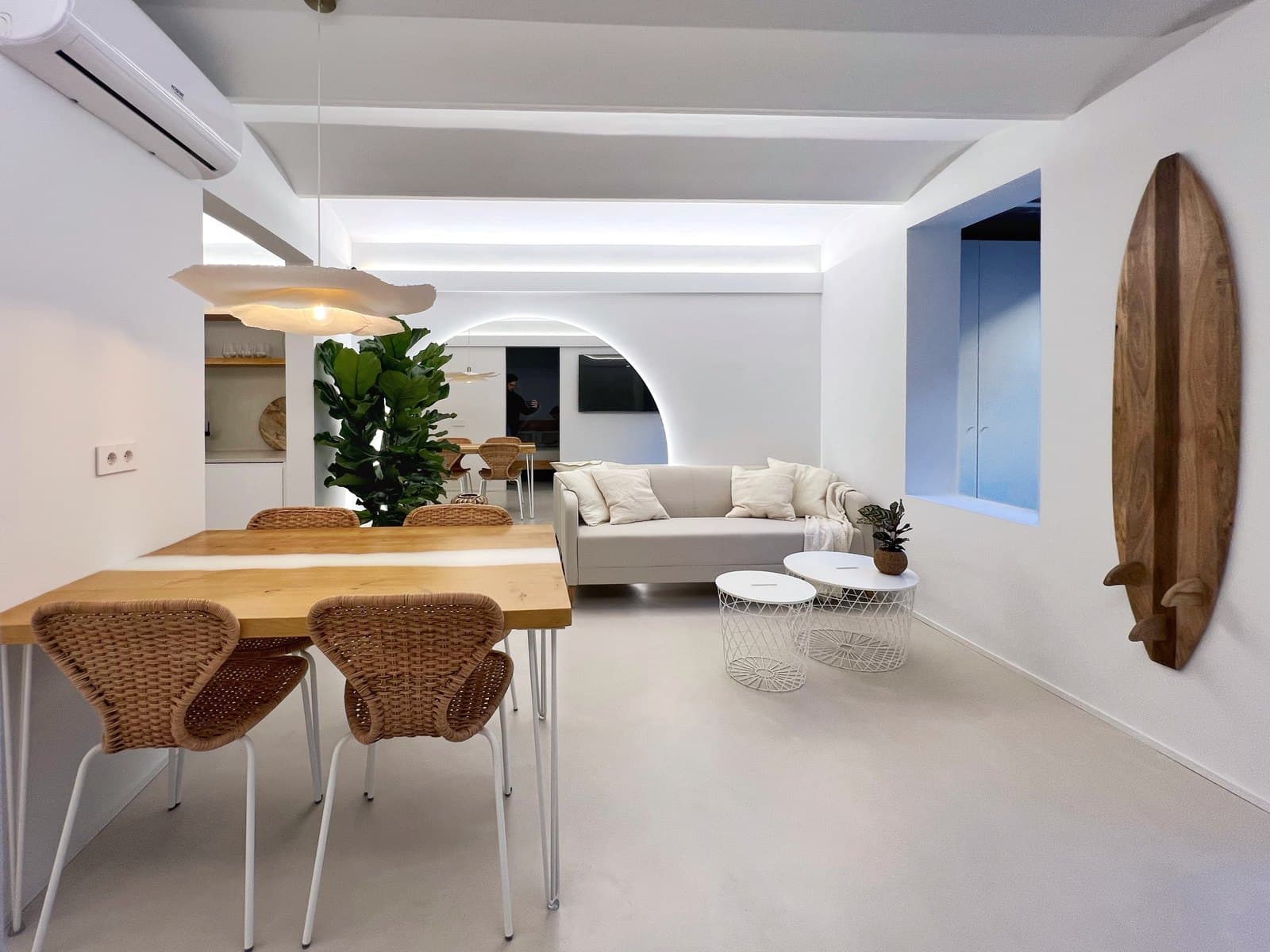 Reforma integral de vivienda con salón-comedor abovedado en el Eixample de Barcelona realizada por CYR89